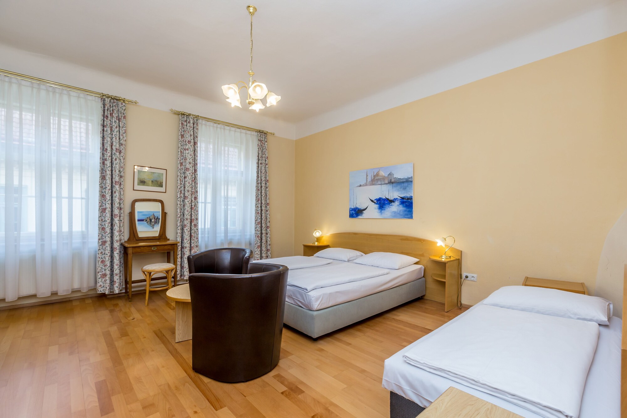 ROOM, TRIPLE