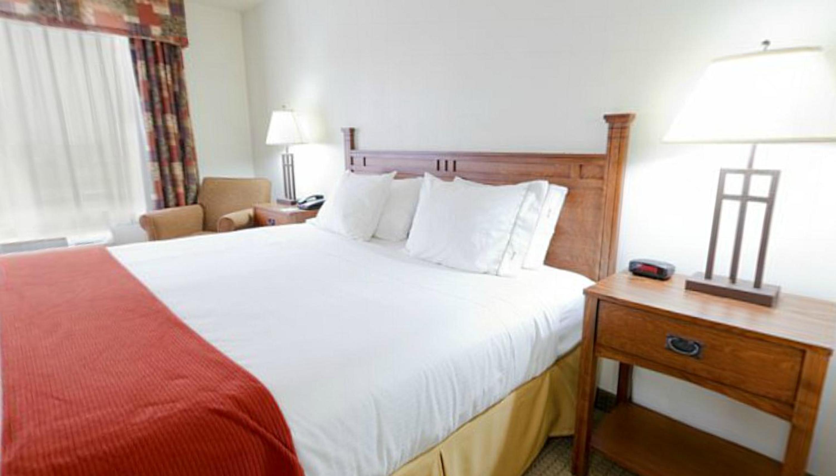 جناح بغرفة نوم واحدة، Holiday Inn Express Hotel And Suites Mattoon 3/7