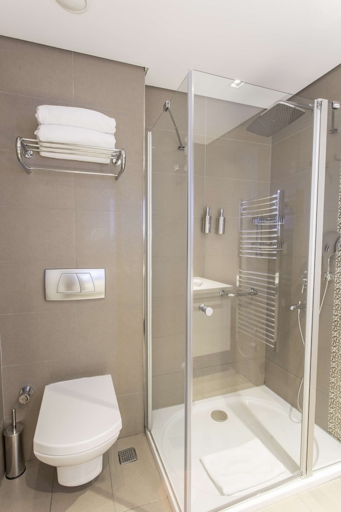Radisson Residences Avrupa Tem Istanbul 65/66