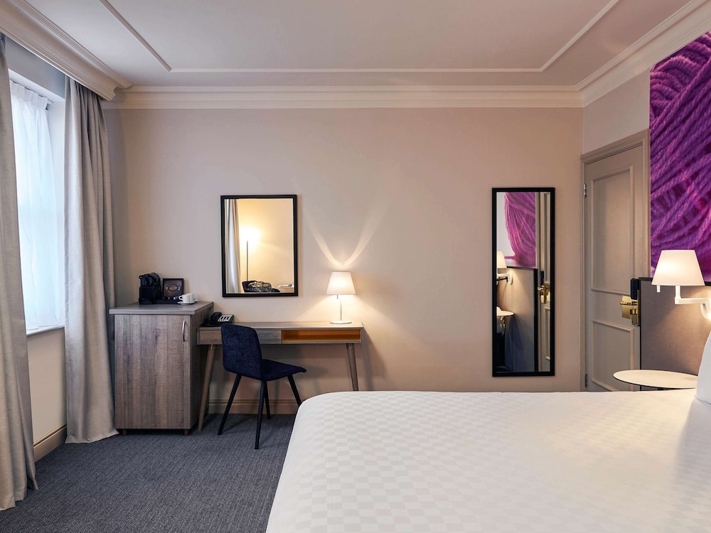 Exeter Rougemont hotel by Sunday 17/61