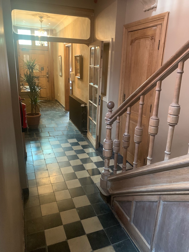 1669 Bed And Breakfast 27/50