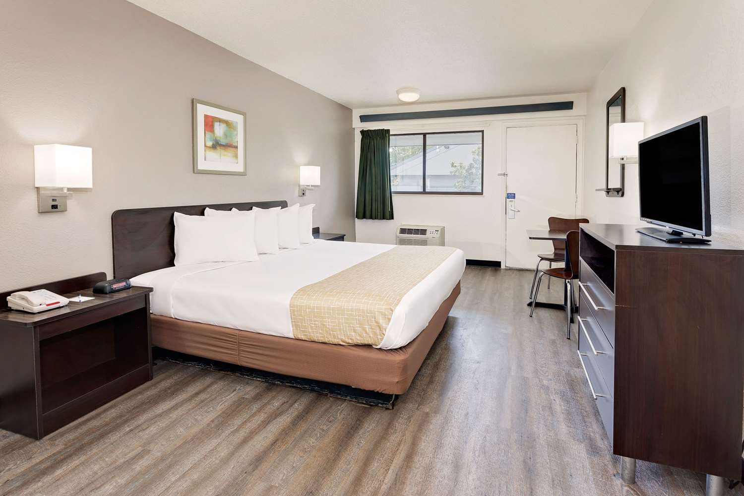 Travelodge by Wyndham College Park 12/25