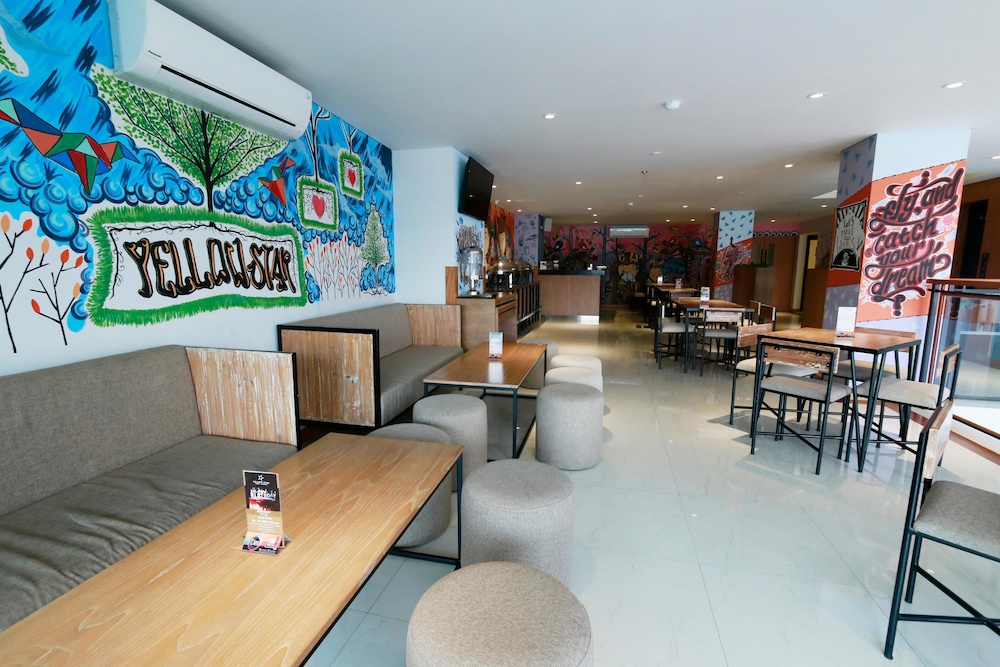 Yellow Star Hotel Gejayan 45/51