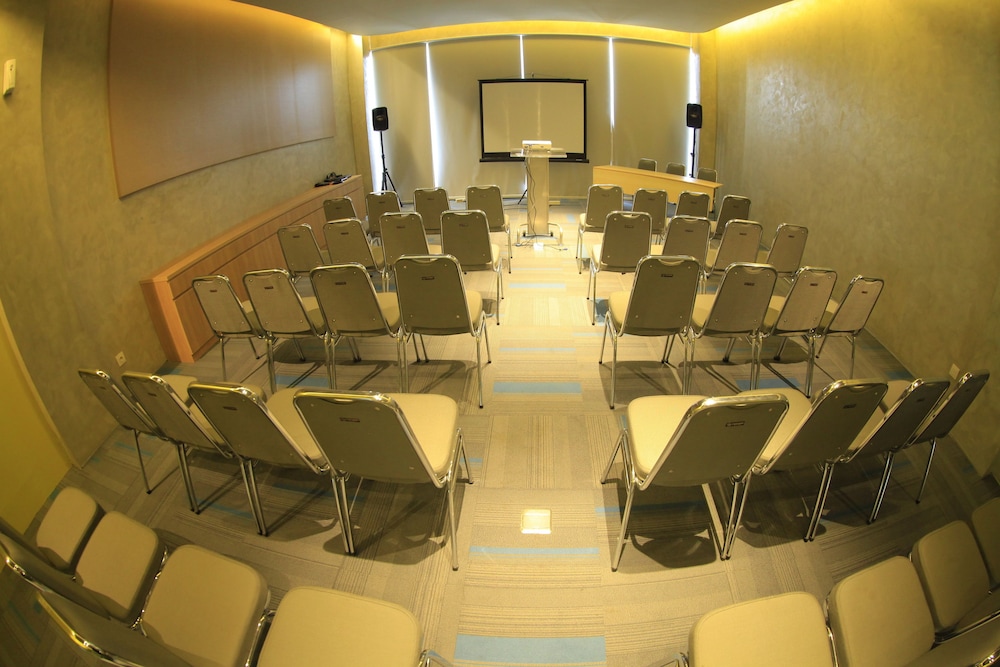 YELLO HOTEL JEMURSARI 24/27