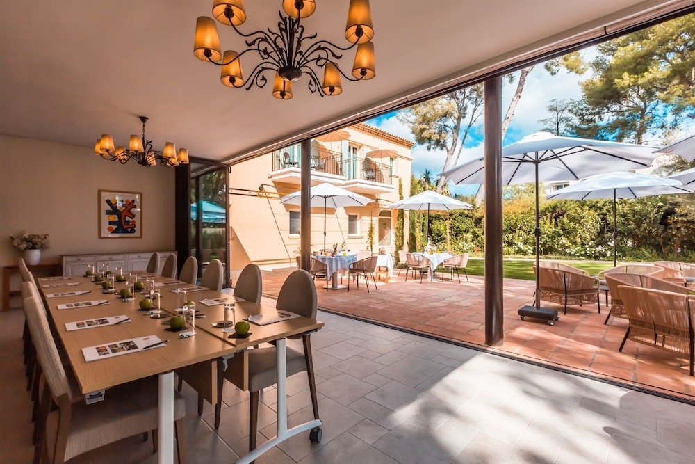 Hotel Deluxe Spa Restaurant Cantemerle 37/56