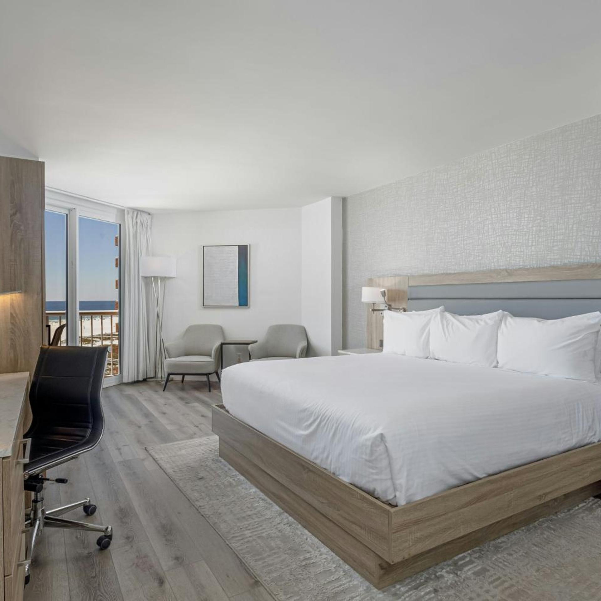 Standard, King Bed, Partial Gulf View