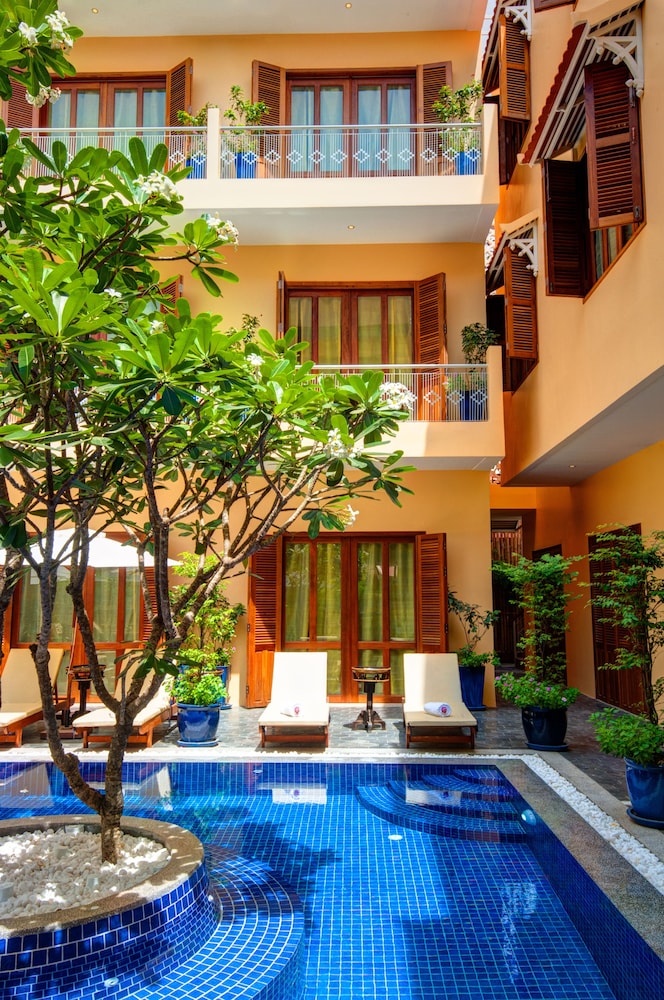 House Boutique Eco Hotel 65/69