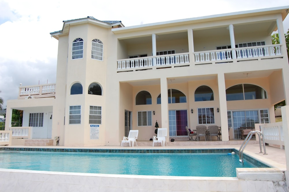 Celebrity Villa Jamaica 2/50