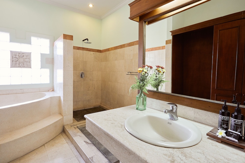 Outpost Ubud Coliving Suites (ex. Kertiyasa Bungalow) 44/45