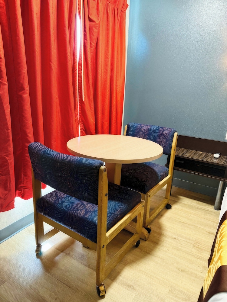 Hermiston Inn & Suites 24/50