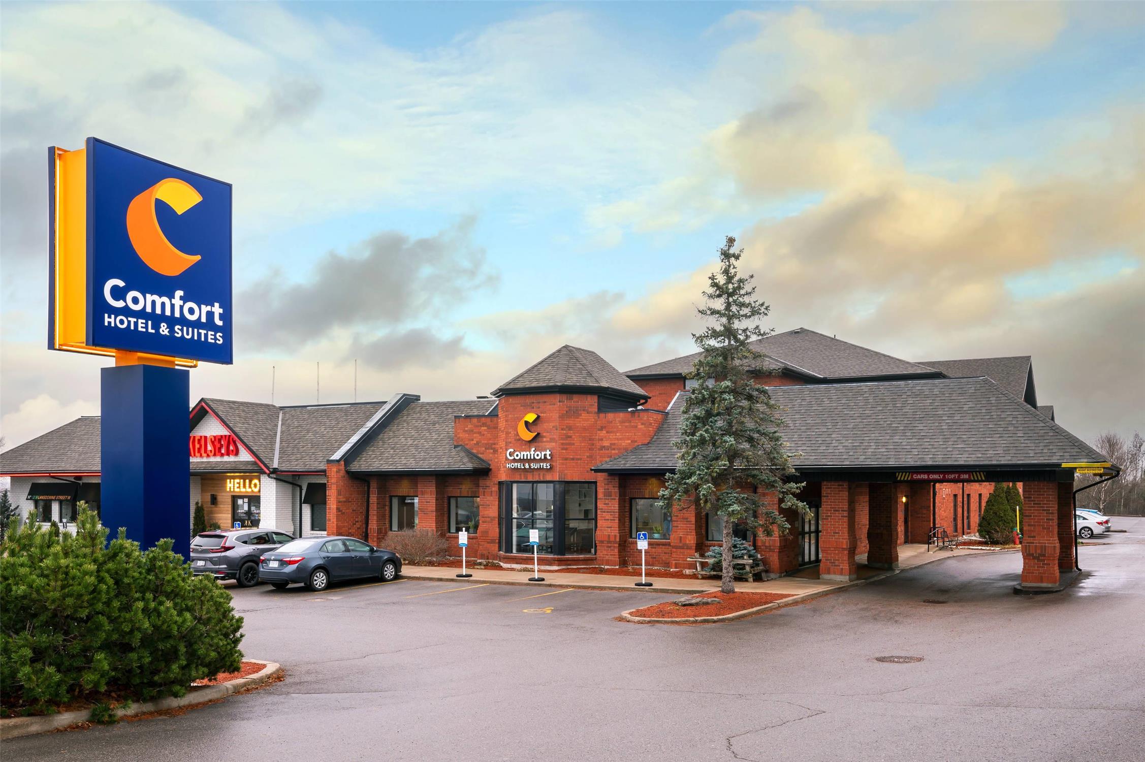 Comfort Hotel & Suites Peterborough 2/10