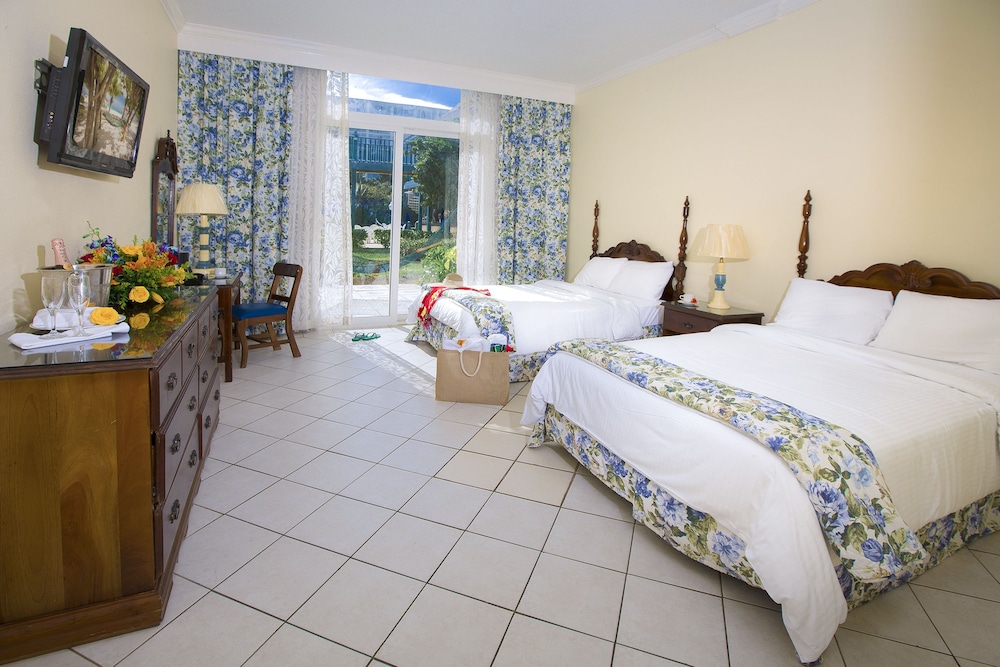 Breezes Bahamas 14/42