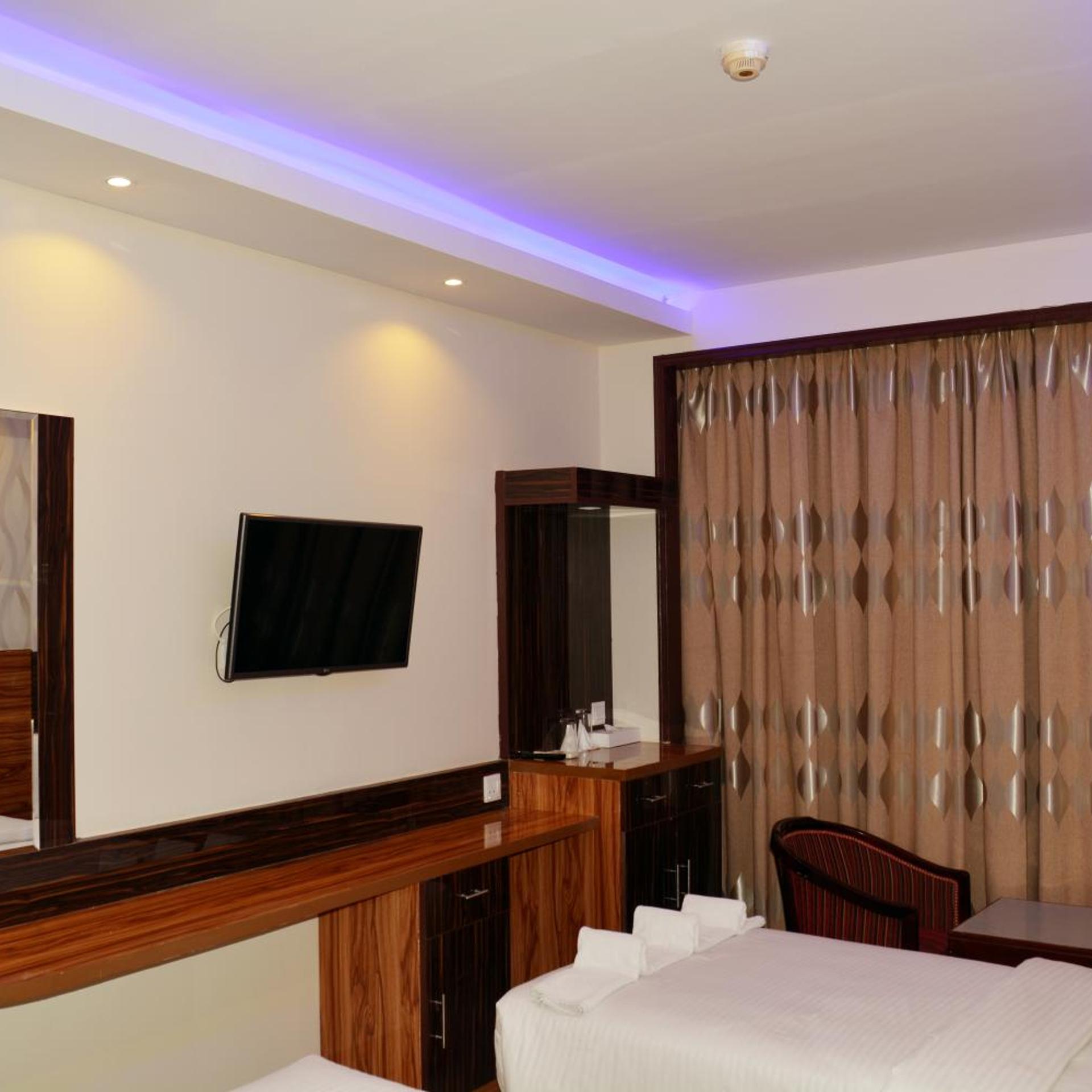 Zagy Hotel 34/84