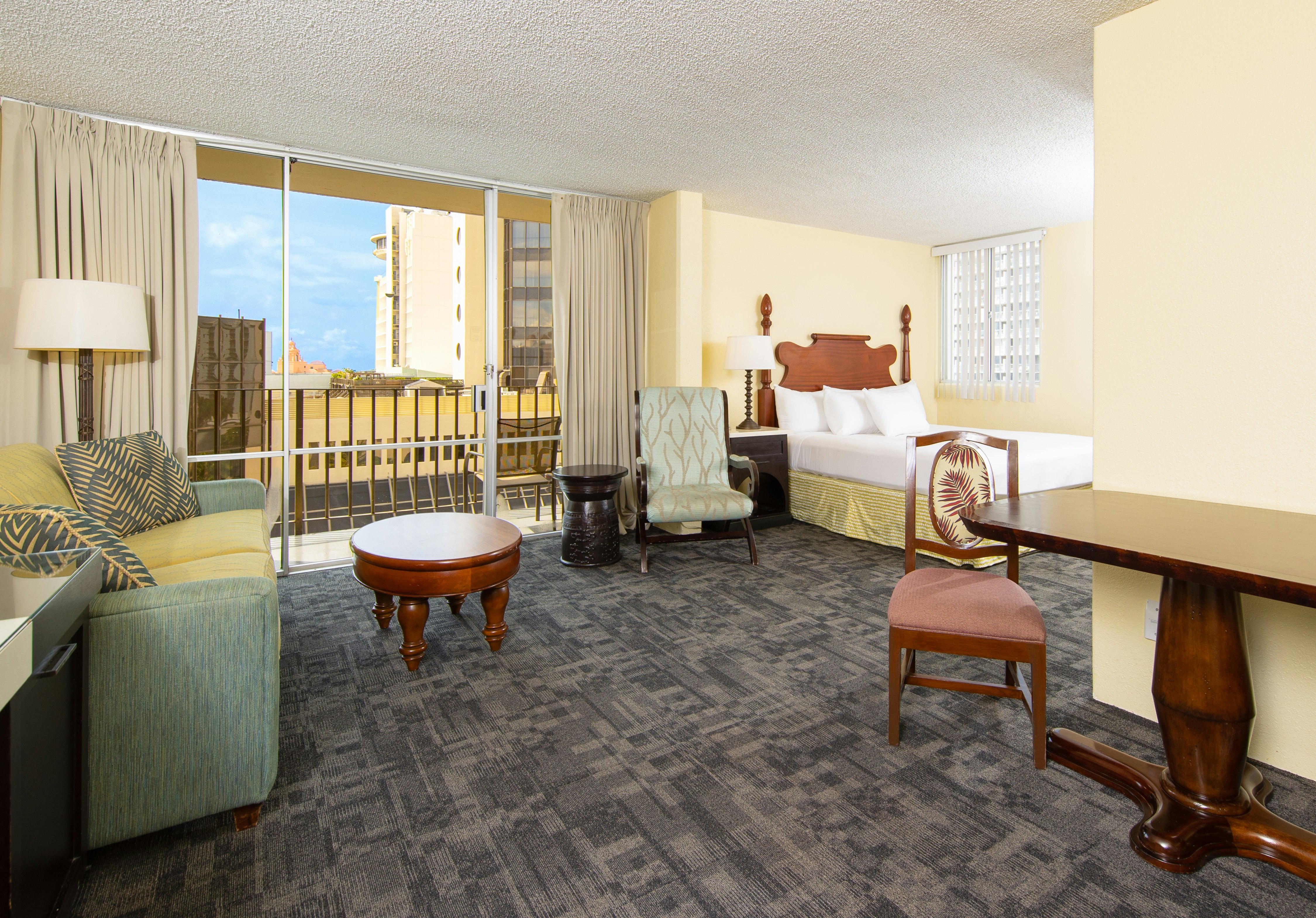 Ohia Waikiki Studio Suites 60/99