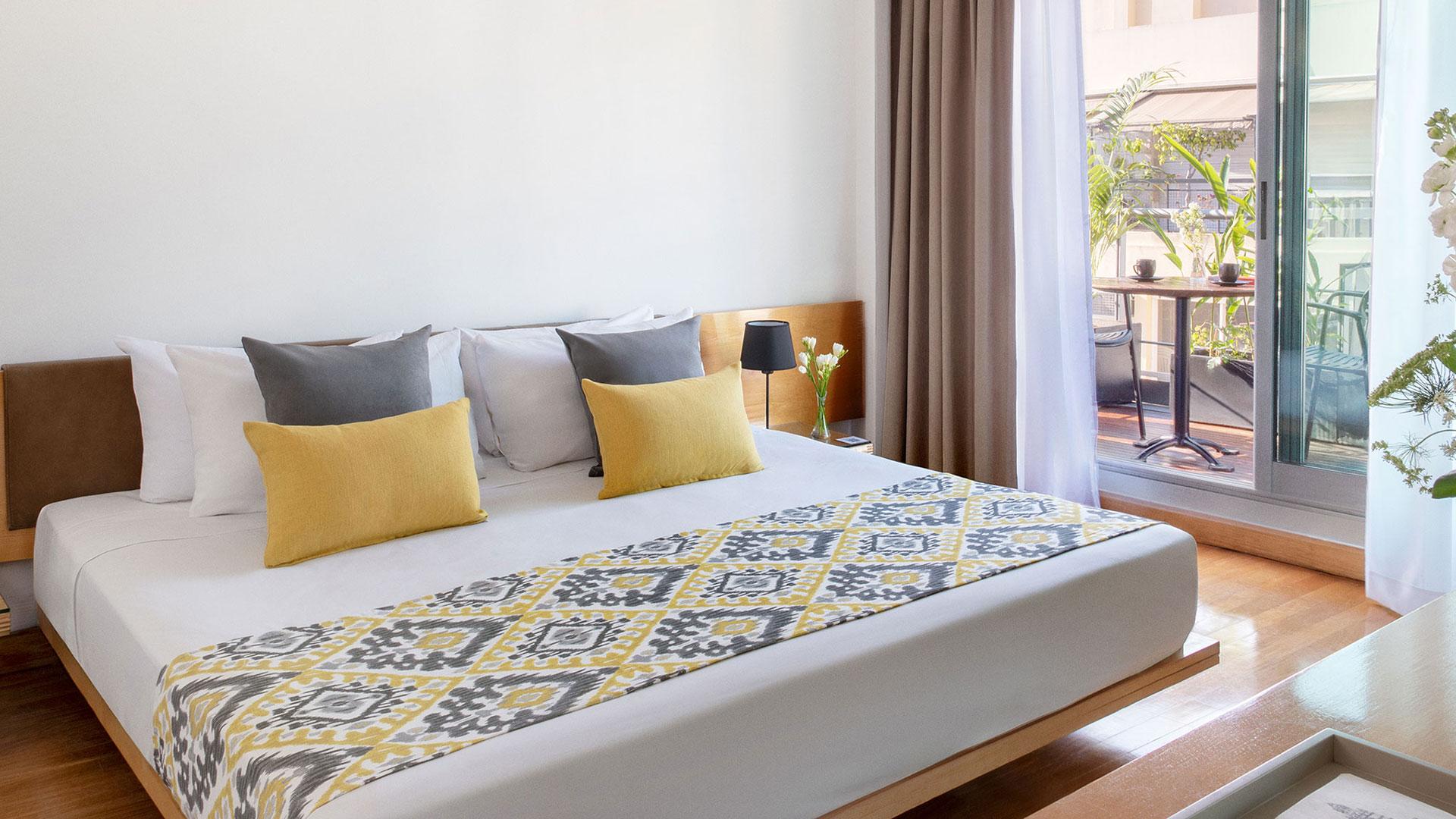 Deluxe, Double Bed, Street View