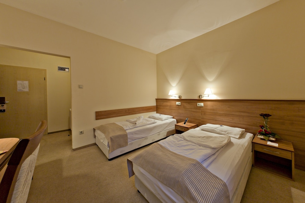 CIVITAS BOUTIQUE HOTEL 37/79
