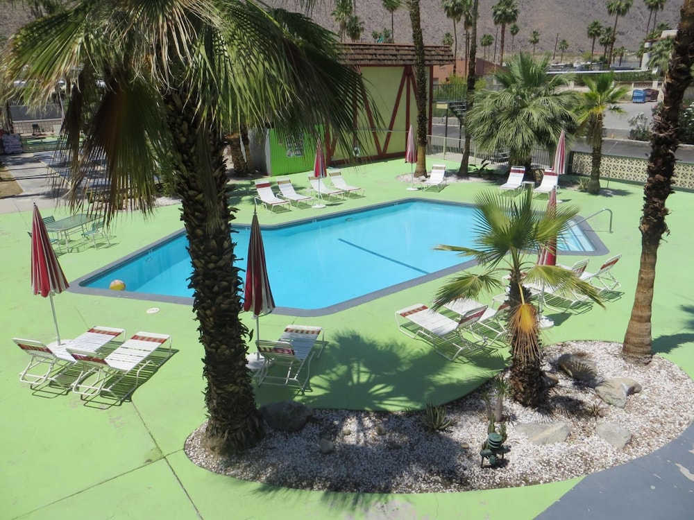 Desert Lodge 50/50
