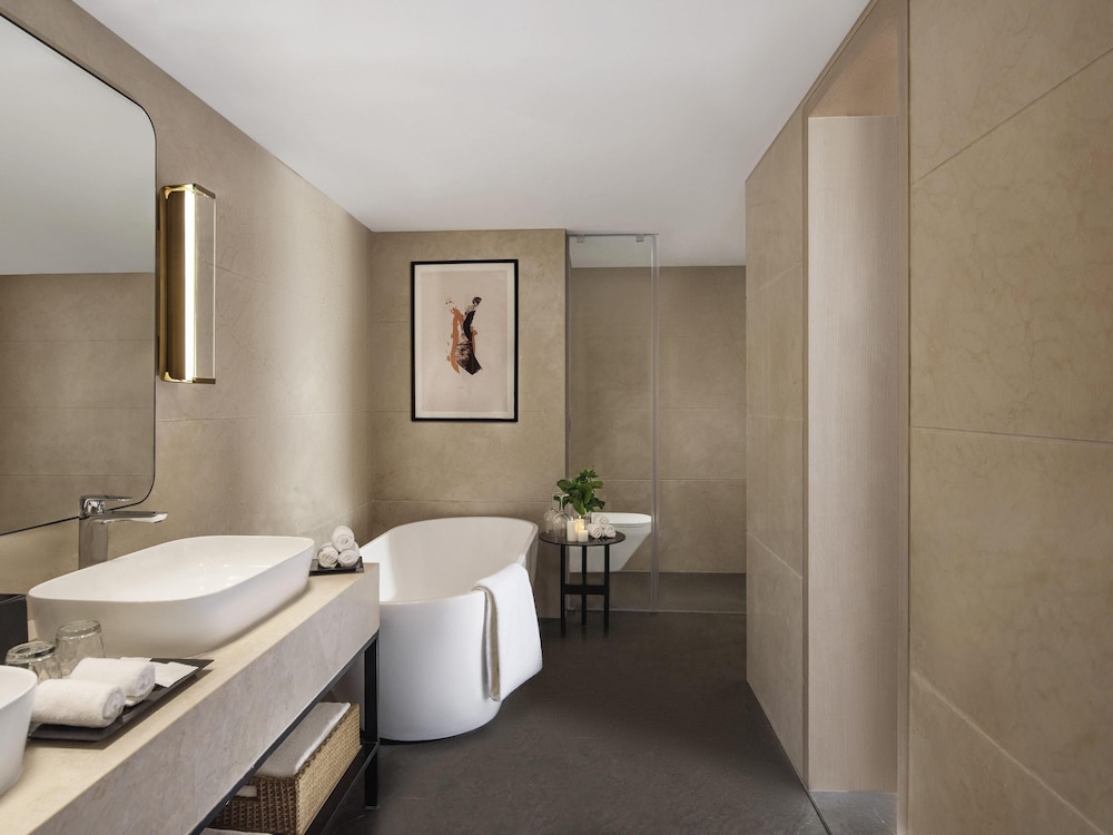 Novotel Mumbai International Airport 68/70