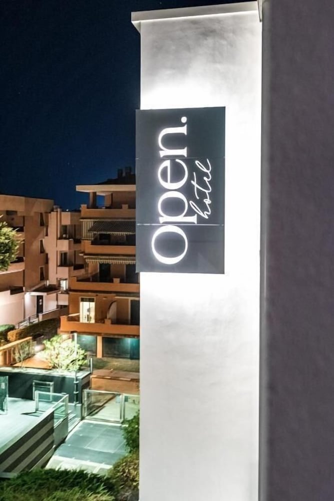 Open Hotel 3/38