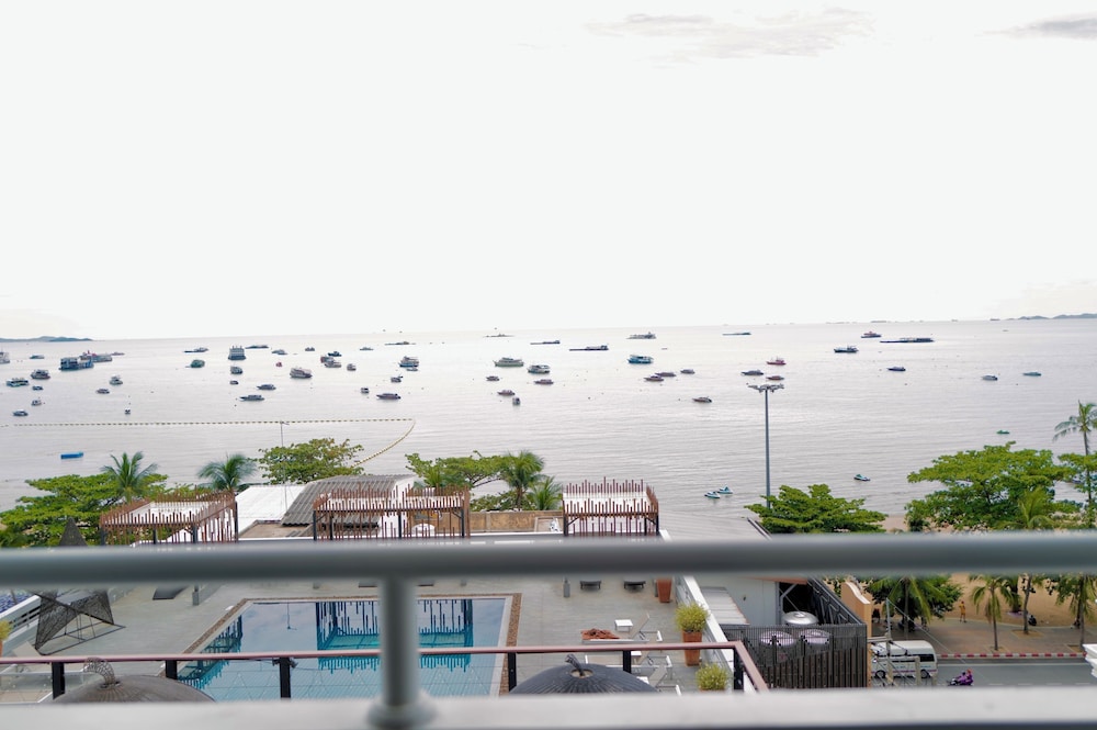 Hermann Hotel Pattaya 5/45