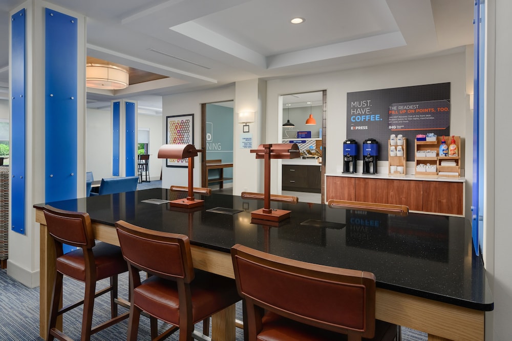 Holiday Inn Express Hotel & Suites Tullahoma 37/47