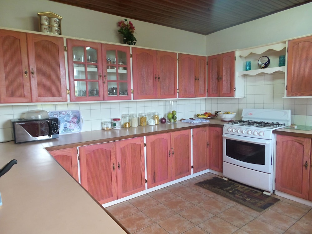 Rnm The Clubhouse Grenada 4/50