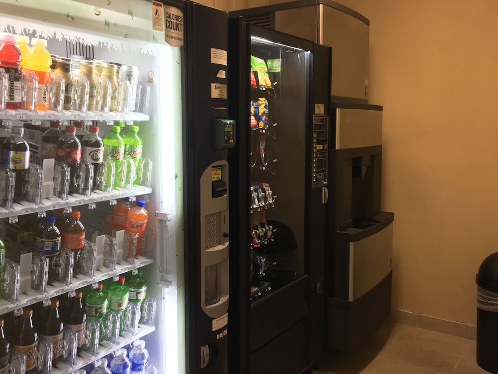 Baymont by Wyndham Fort Myers Airport 7/41