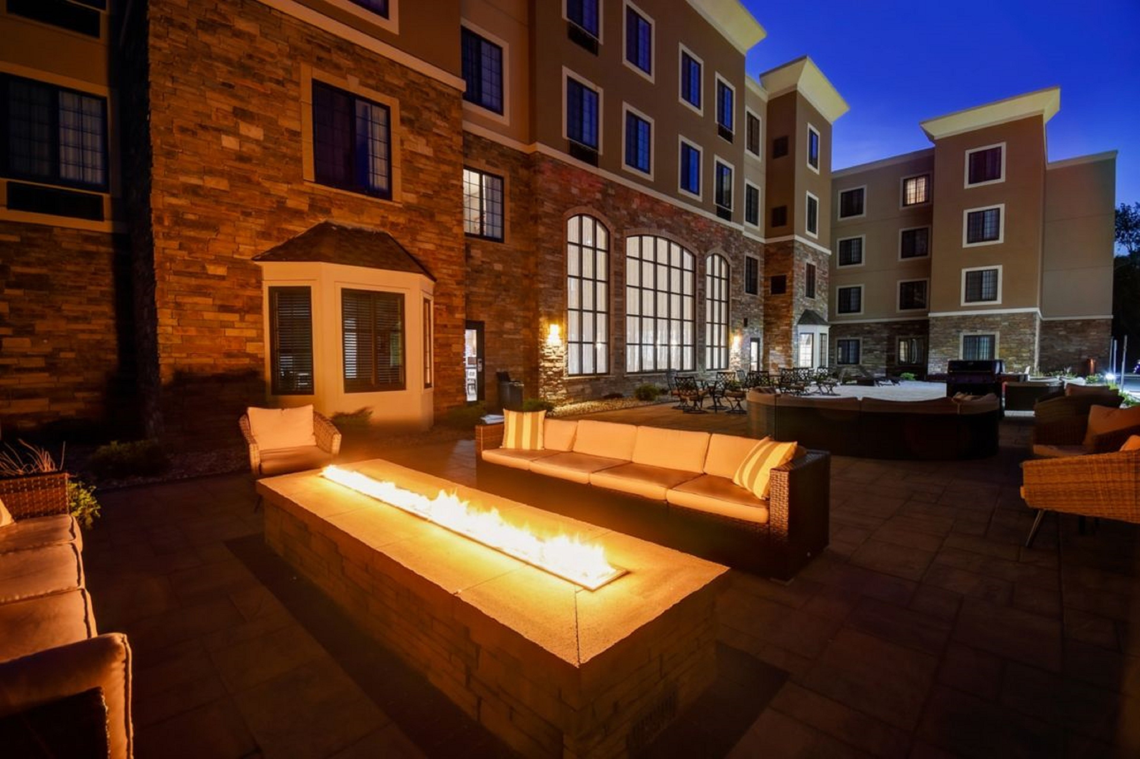 Staybridge Suites Southgate Detriot Area 51/54