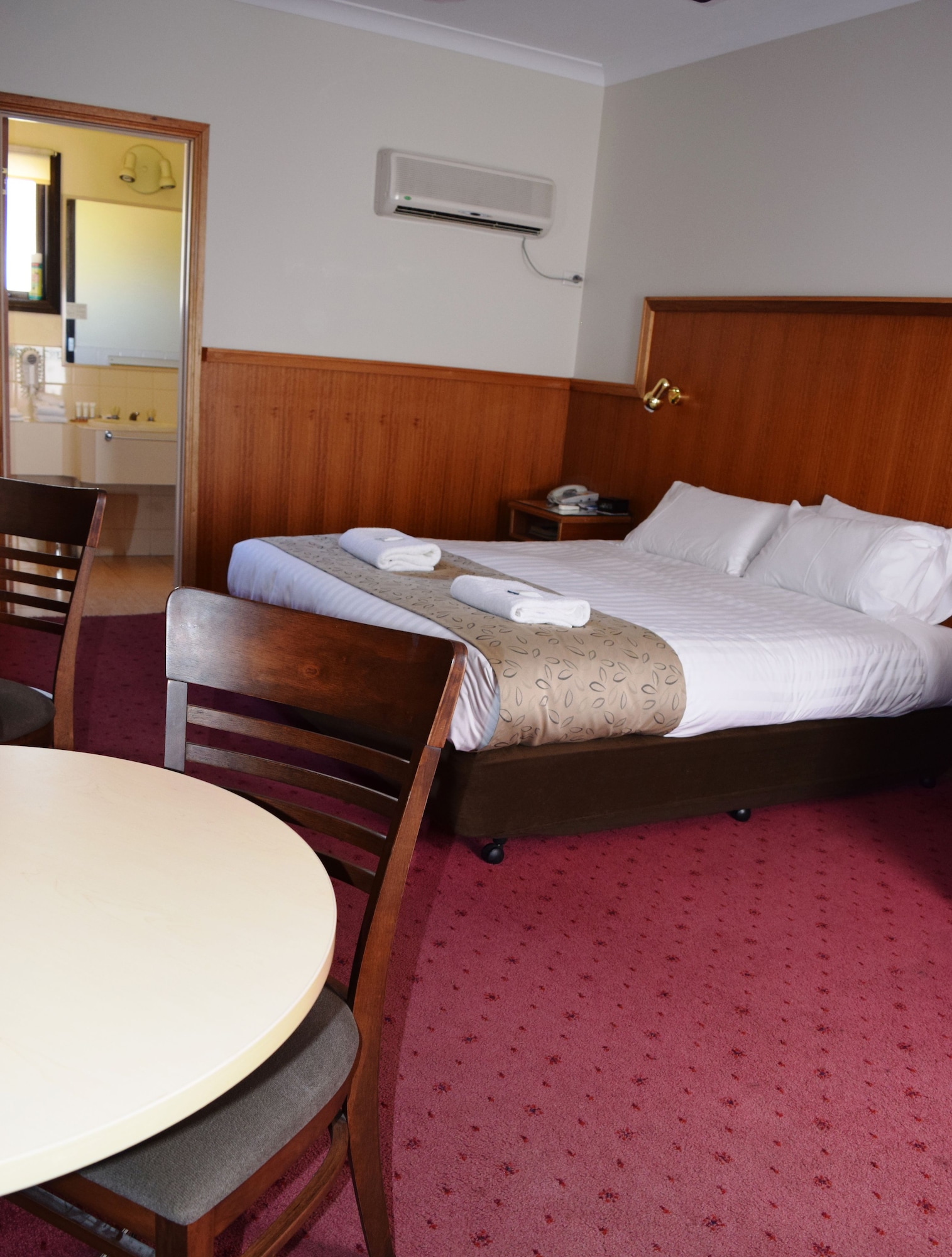 ROOM, KING BED, HOT TUB