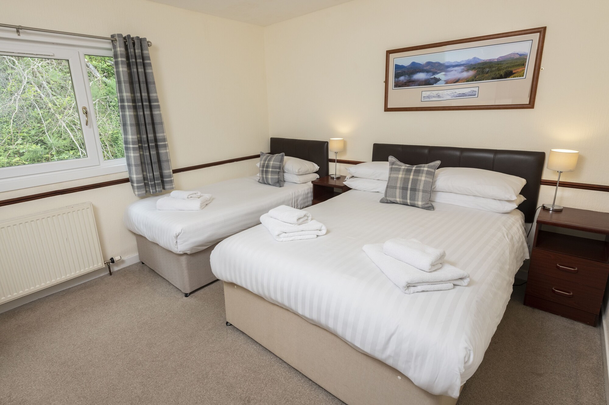 ROOM, TWIN BEDS