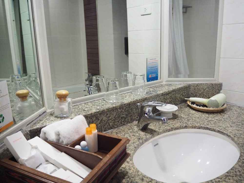 Charoenthani Khonkaen Hotel 52/56