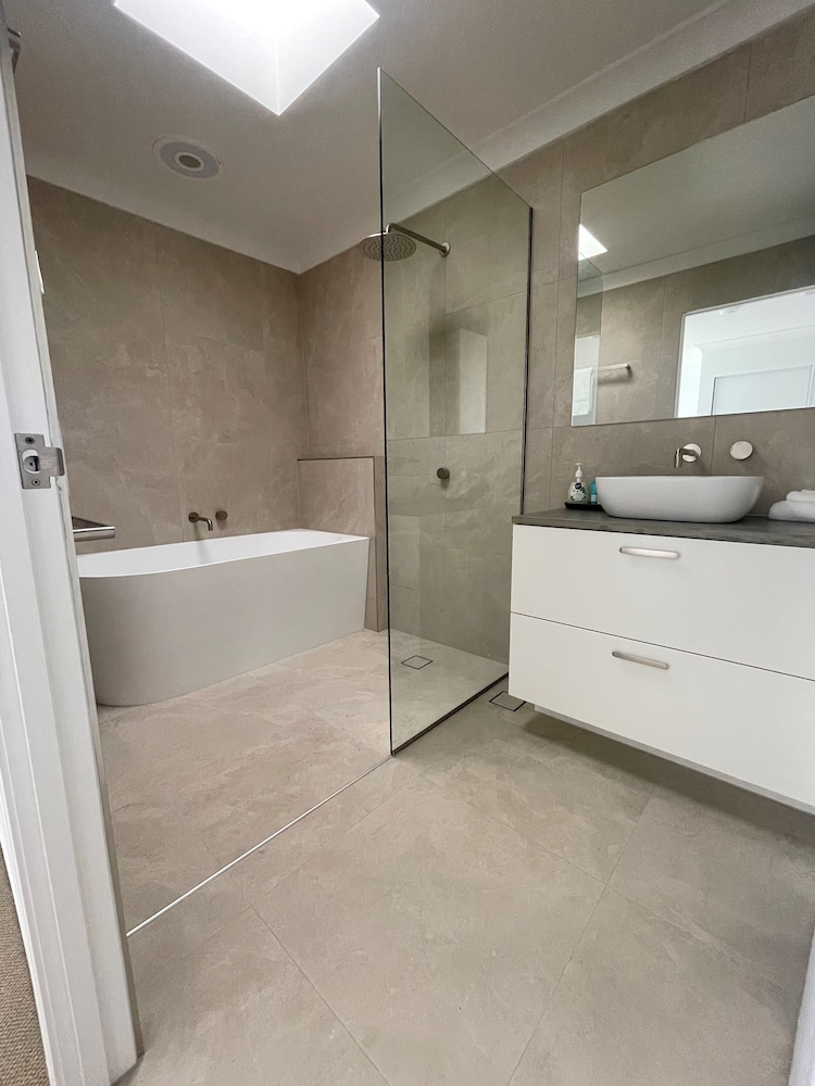 NOOSA ENTRANCE WATERFRONT RESORT 14/80