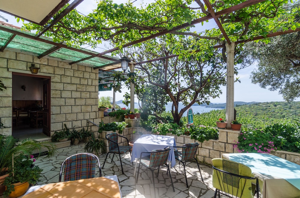 GUESTHOUSE MORETIC 24/40