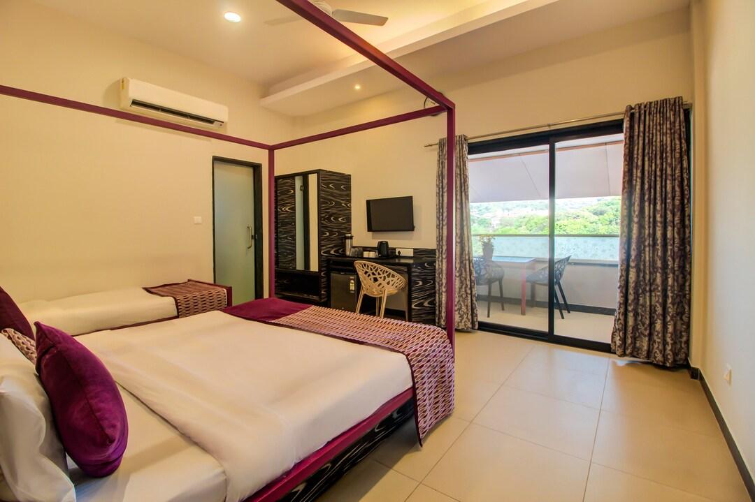 BHARAT HOTEL 21/47
