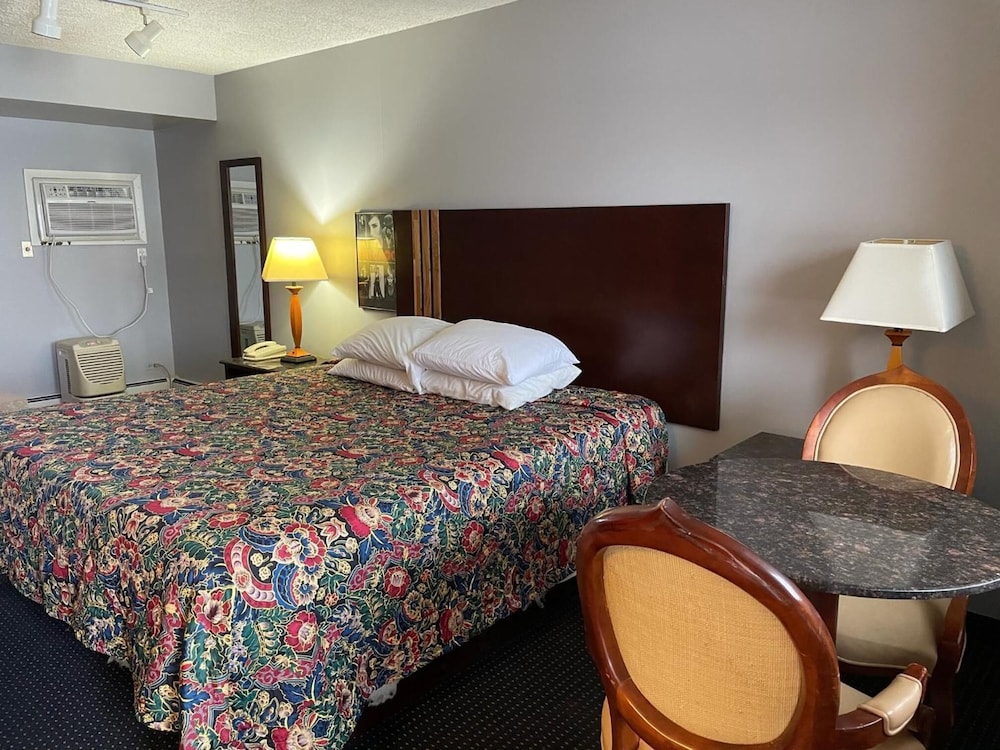 American Inn & Suites 15/28