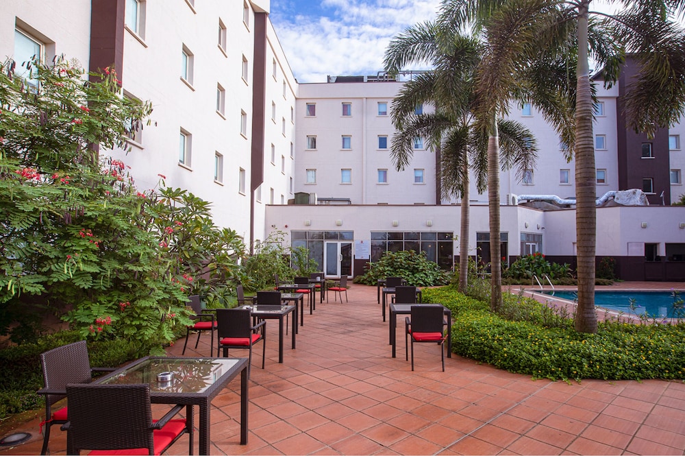 Delta Continental Hotel 63/66