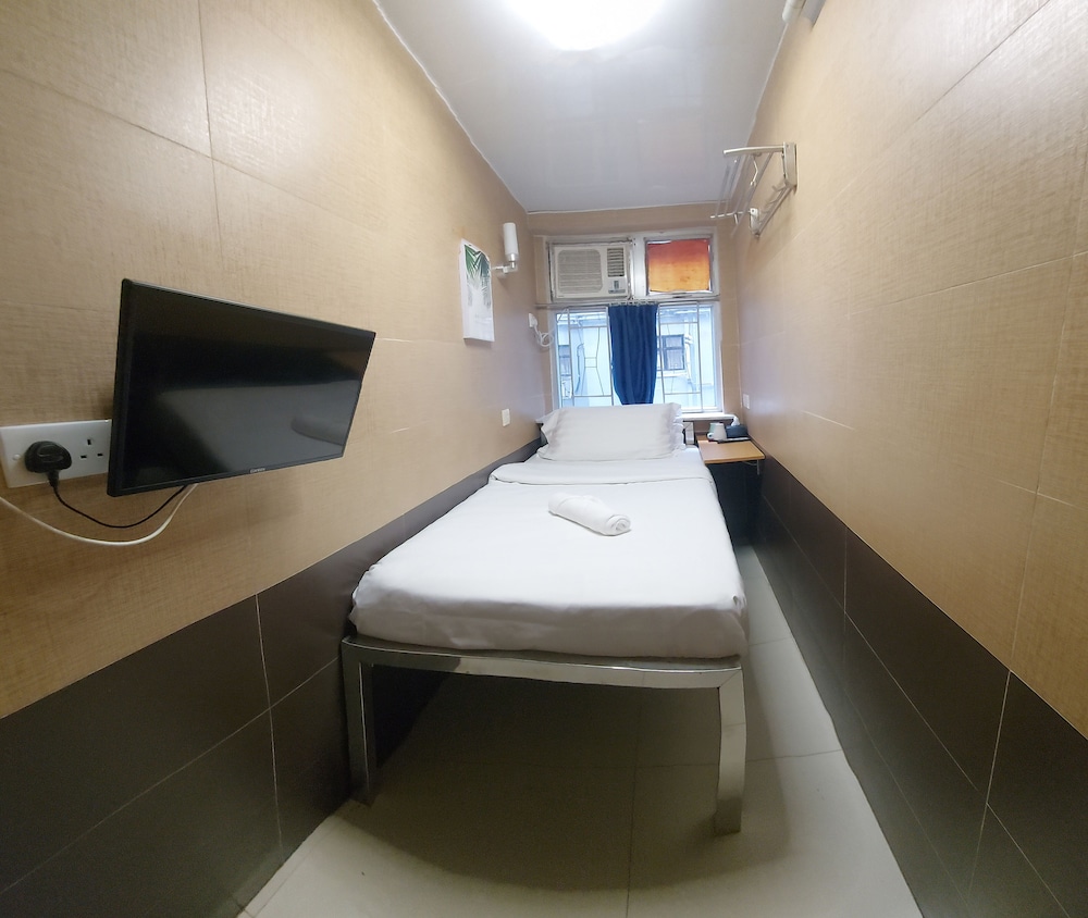 Apple Hostel 50/50