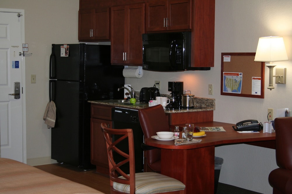 Candlewood Suites Avondale-New Orleans 24/42