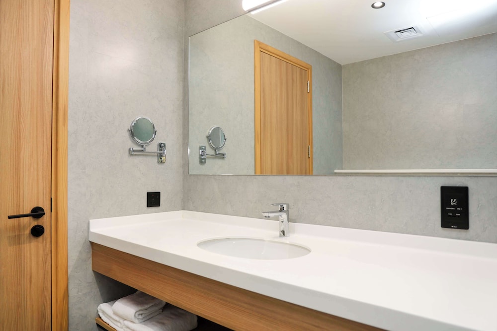 Park Inn by Radisson Muscat 48/50