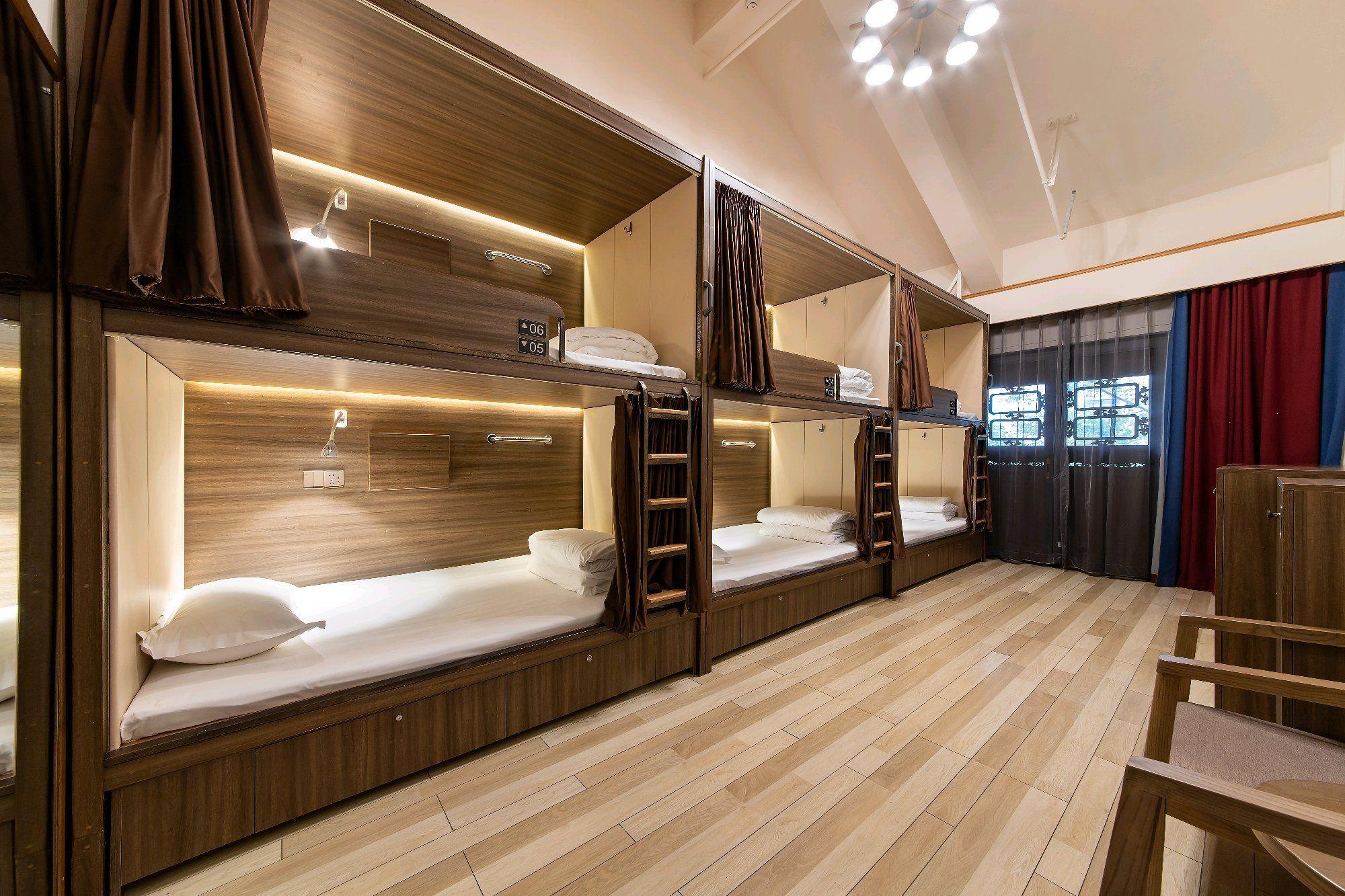 Male Dorm, 12 Beds