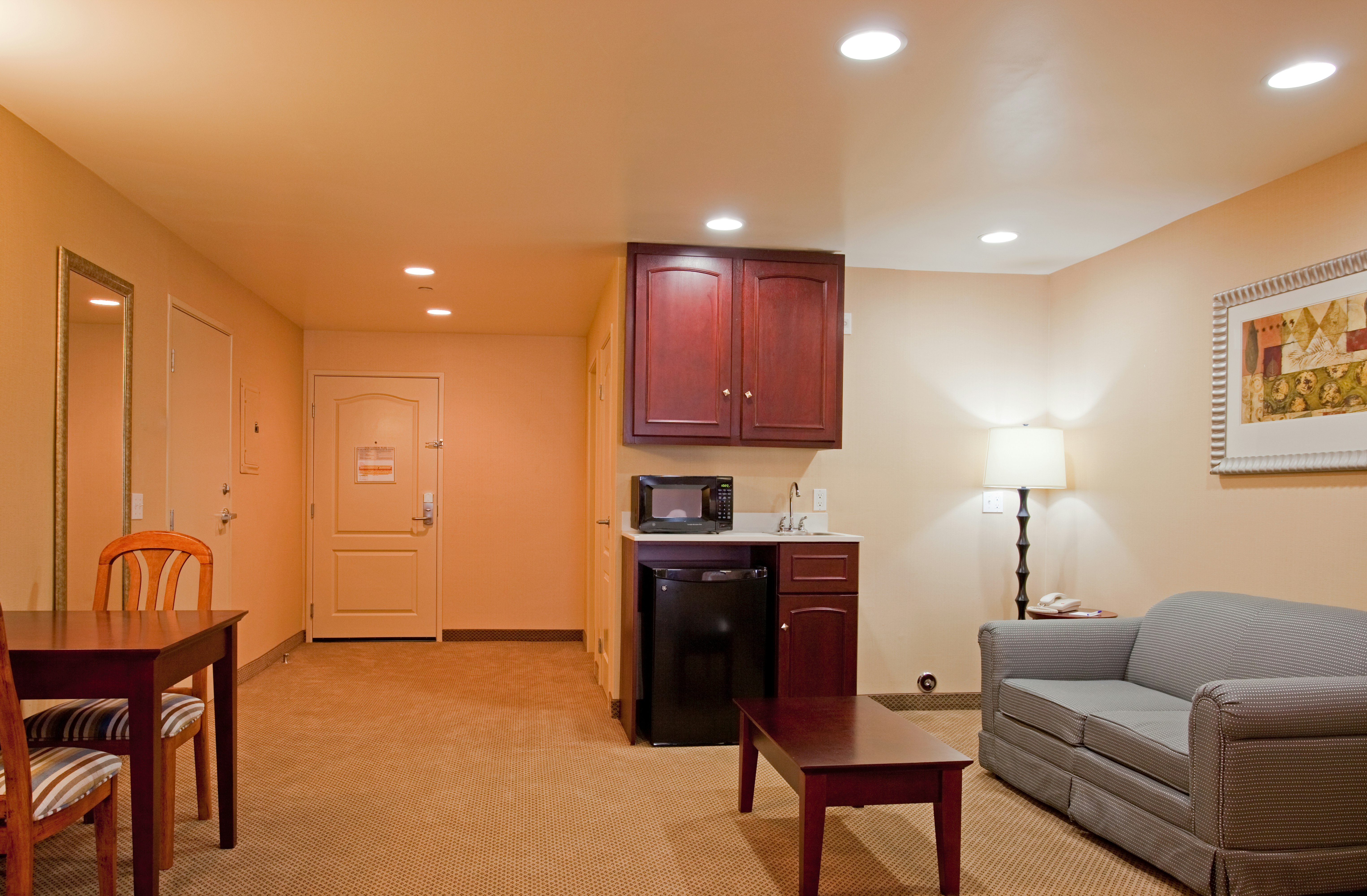 Holiday Inn Express and Suites Los Angeles Airport Hawthorne 32/53
