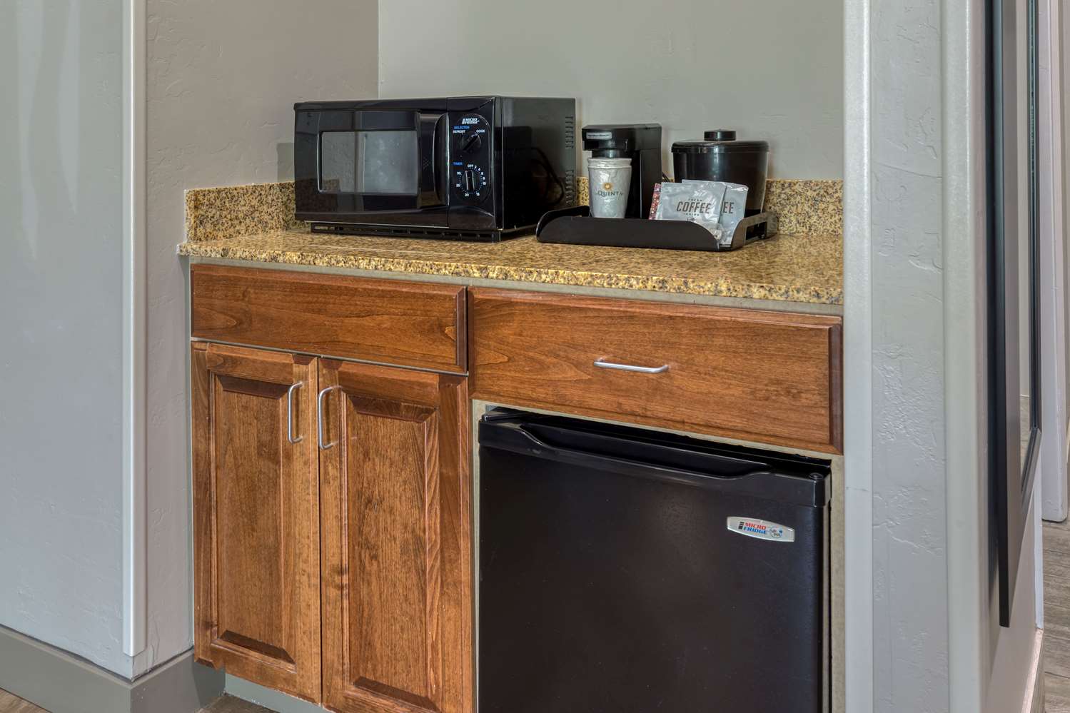 La Quinta Inn & Suites by Wyndham Visalia/Sequoia Gateway 51/60