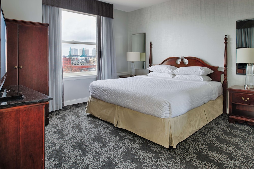 Embassy Suites By Hilton Portland Downtown 17/80