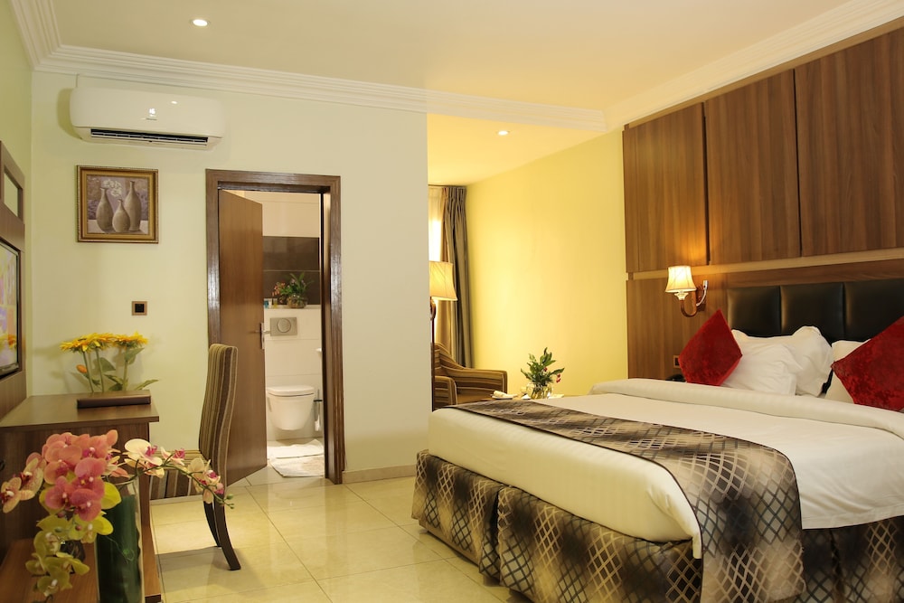 Grand Pela Hotel and Suites 7/44