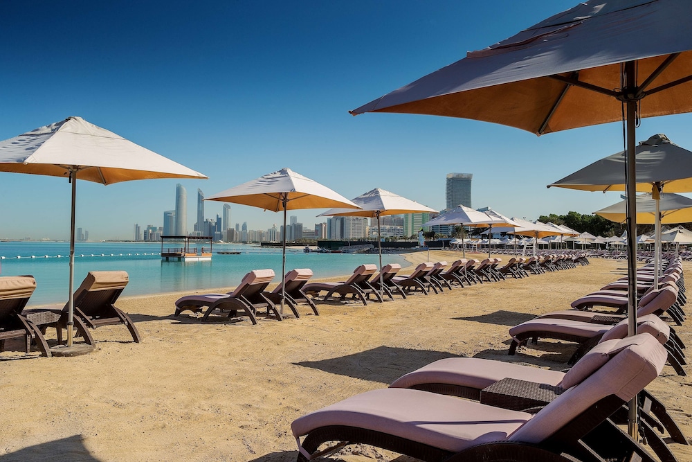 Radisson Blu Hotel and Resort Abu Dhabi Corniche 83/88