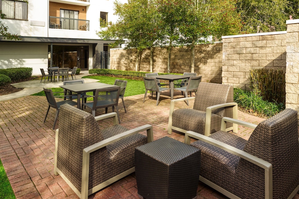 Courtyard By Marriott New Orleans Metairie 27/47