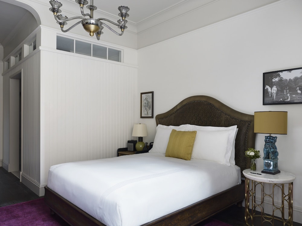 ROOM, QUEEN BED, ACCESSIBLE