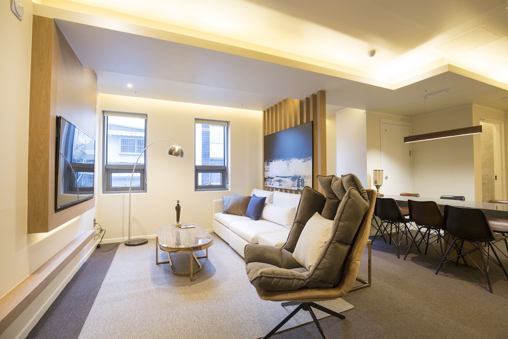 UH Suite The Jongno 14/44