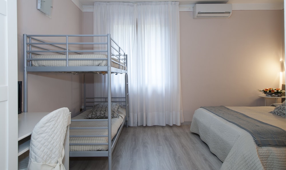Hotel Monti 23/50