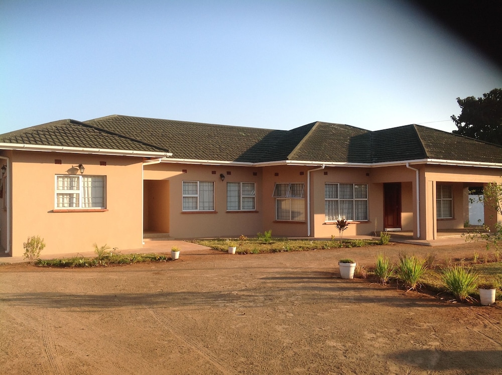Cypress Executive Lodge 24/26